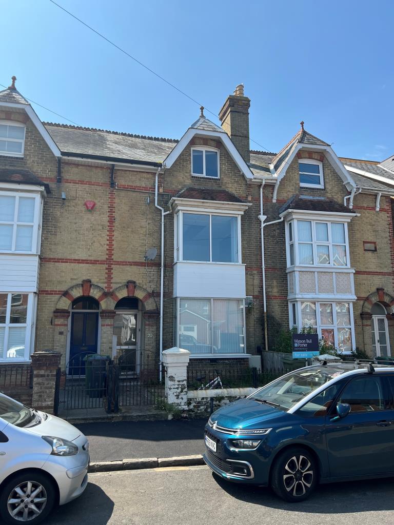 Lot: 27 - THREE STOREY FIVE-BEDROOM HOUSE FOR IMPROVEMENT - Drake Road Newport Five Bedroom House for Sale